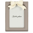 Tópszín fa képkeret vajszínű masnival 9x13 cm - POUDRE